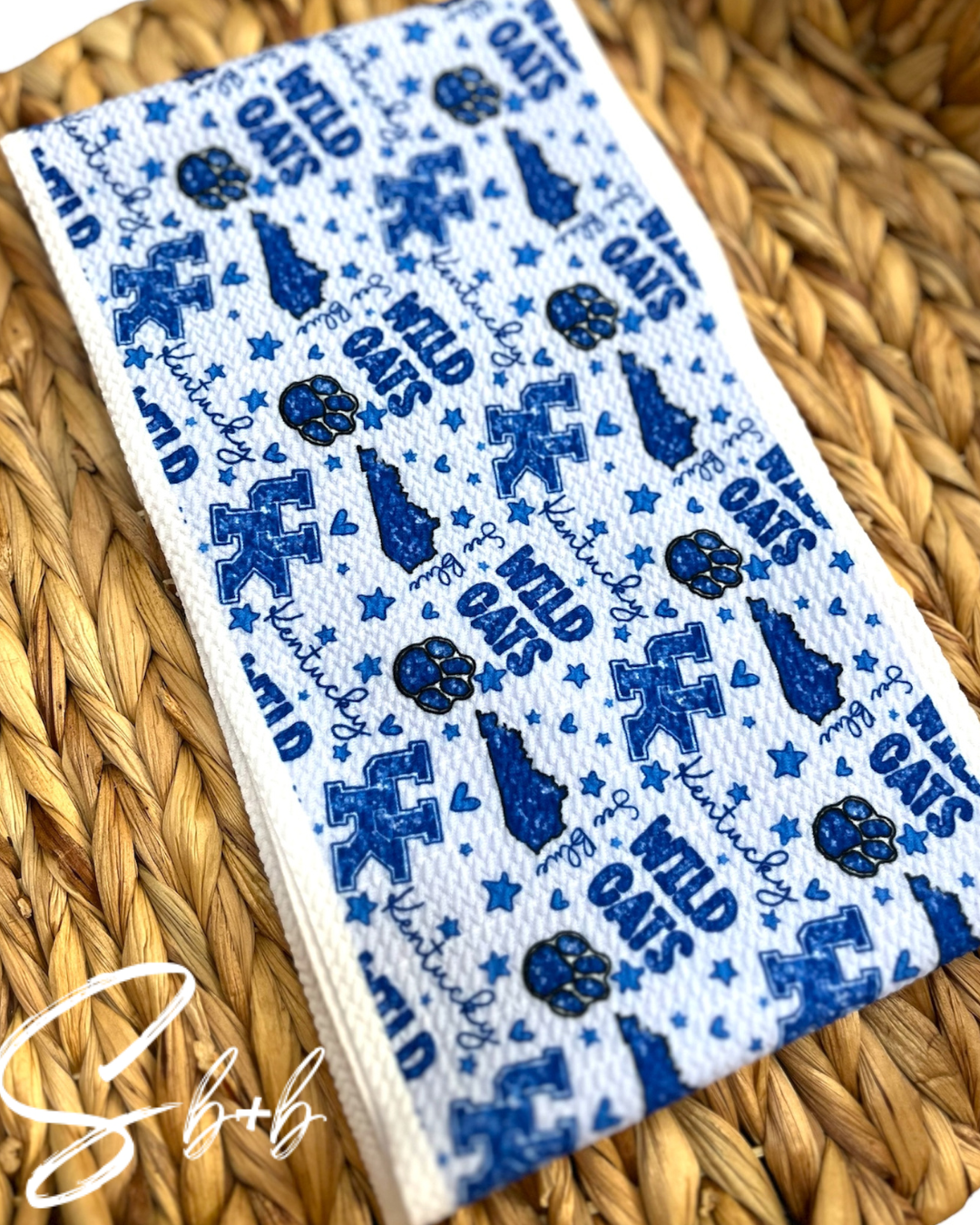 K-e-n-t-u-k-y State/ Paw Print Glitter Bullet Fabric