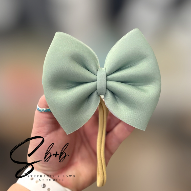 Green Solid (Groovy Santa) Puffy Bow